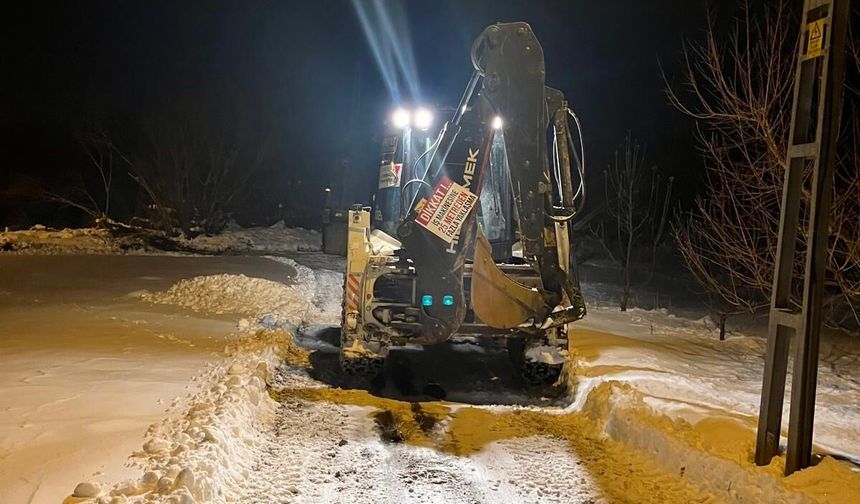 Göksun kırsalında karla mücadele gece gündüz sürdü