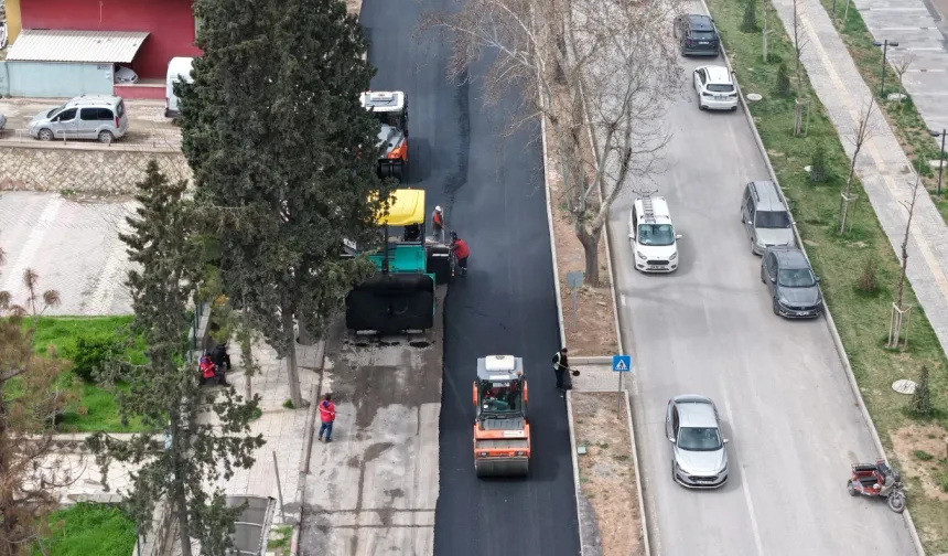 Büyükşehir, Kuddusi Baba Bulvarı’nda asfalt çalışmasını sürdürüyor