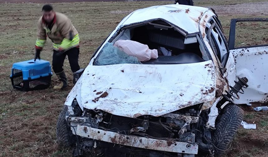 Kahramanmaraş Afşin’de otomobil takla attı! 2 kişi yaralandı