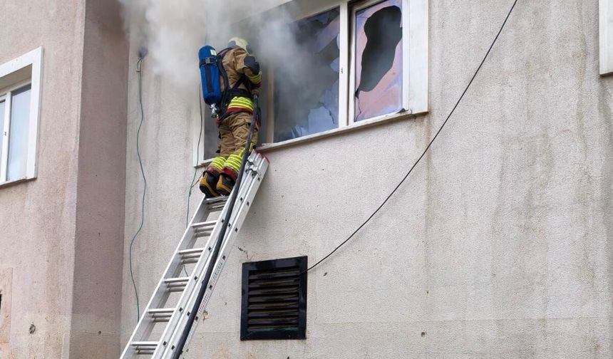 Kahramanmaraş’ta can pazarı! Alevlerin arasından son anda böyle çıkarıldı
