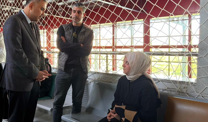 Başkan Hanifi Toptaş, okul saldırısında yaralanan öğrenciler ve ailelerini ziyaret etti