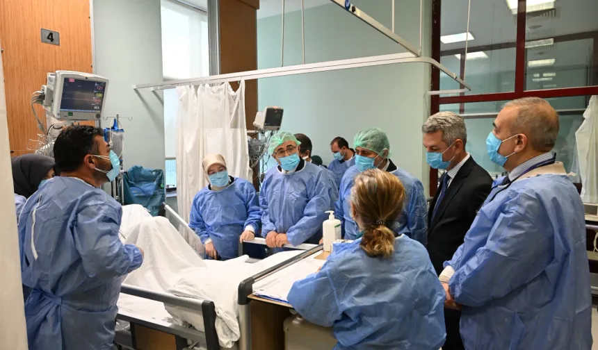 Milletvekillerinden Yaralı Öğrencilere Ziyaret