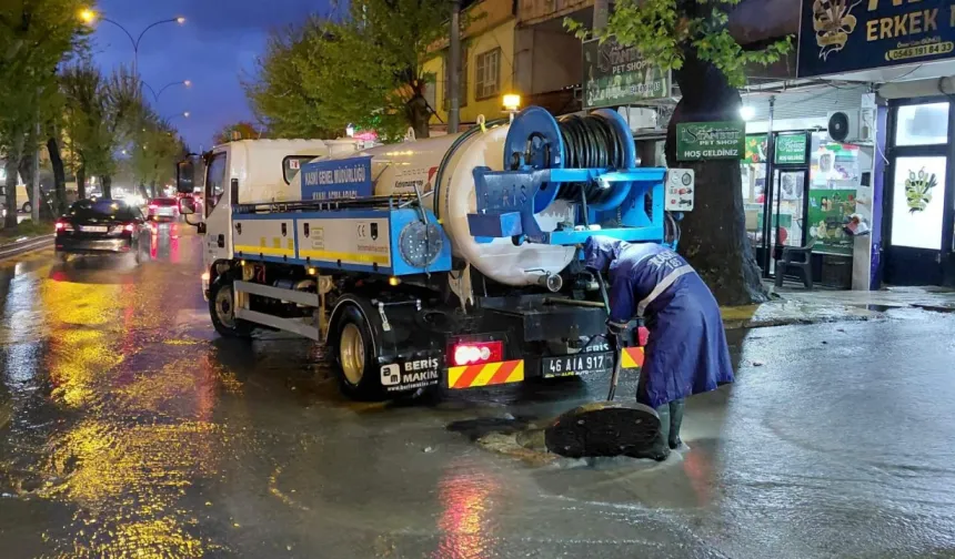 Sağanak yağışın getirdiği olumsuzluklar hızla gideriliyor