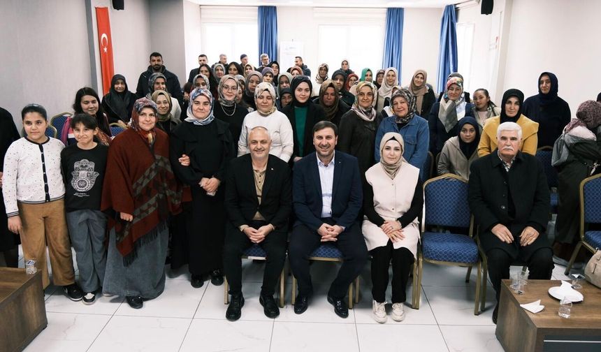 Büyükşehir’in “Aile İçi İletişim” Söyleşisi Andırın’da Yoğun İlgi Gördü