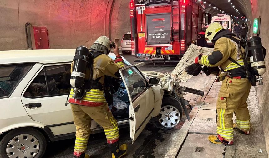 Kahramanmaraş Sezai Karakoç Tüneli'nde çift taraflı kaza! 1 kişi yaralandı