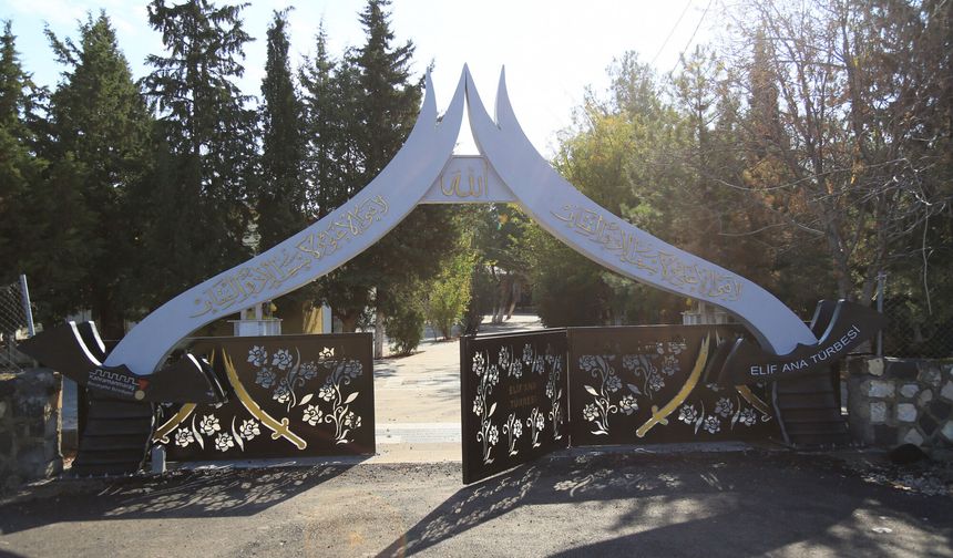 Kahramanmaraş Pazarcık Elif Ana Türbesi'nde heykel yakma girişimi