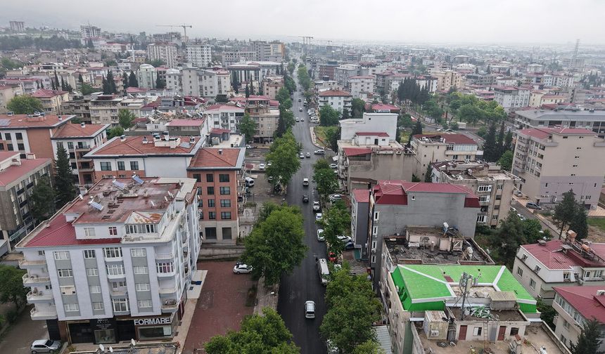 Büyükşehir, Cahit Zarifoğlu Caddesi’nin Asfaltını Baştan Uca Yeniledi