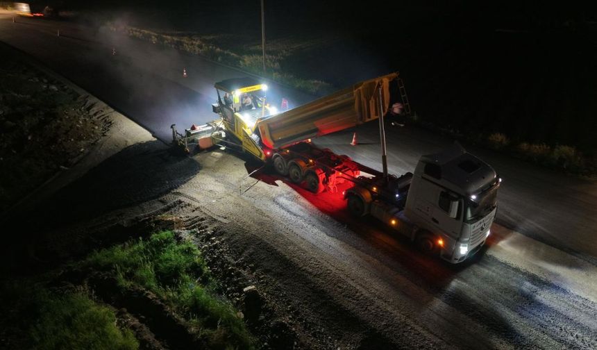 Büyükşehir’den Elmalar Yolunda Kesintisiz Asfalt Mesaisi