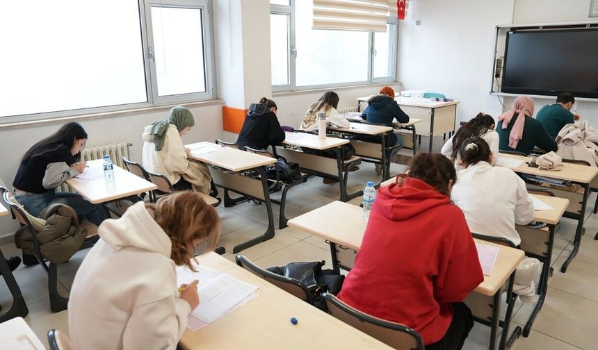 Pusula Maraş’ın KPSS deneme sınavları gençlerden yoğun ilgi görüyor