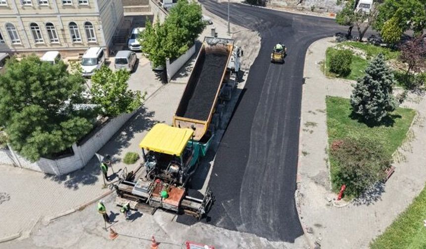Dulkadiroğlu’nda sokak sokak cadde cadde asfalt çalışması başladı