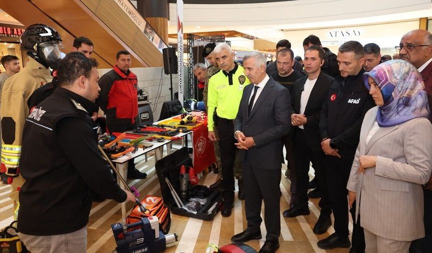 Büyükşehir İtfaiyesinden Trafik Haftası’nda Farkındalık Etkinliği