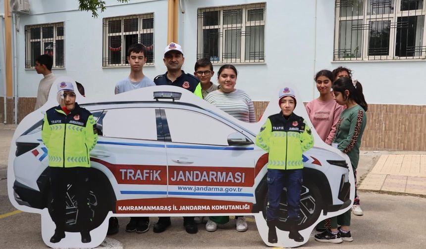 Kahramanmaraş Jandarması engel tanımıyor! Okulda anlamlı etkinlik