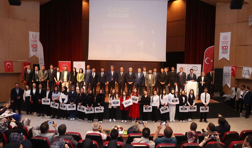 Gençler Kürsüde Projesi İl finali yoğun katılımla gerçekleşti