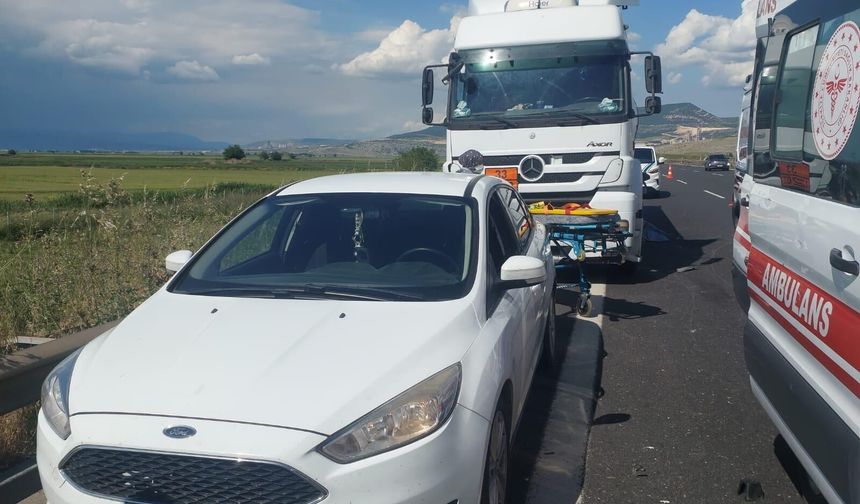 Pazarcık'ta otomobil ve tır çarpıştı: 1 ölü, 2 yaralı