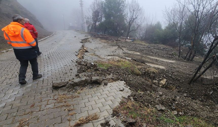 Andırın'daki sağanak sonrası temizlik ve onarım çalışmaları