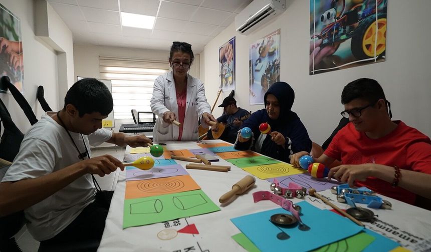Kahramanmaraş'taki Engelsiz Yaşam Merkezi, özel bireylerin sosyal hayatına değer katıyor