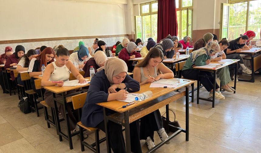 Gençler için KPSS deneme sınavı: 5 bin katılımcı, gerçek sınav atmosferi!