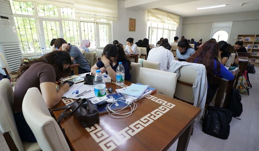 Kahramanmaraş'ta 21 Kütüphane, Öğrencilerin Sınav Başarısını Destekliyor!