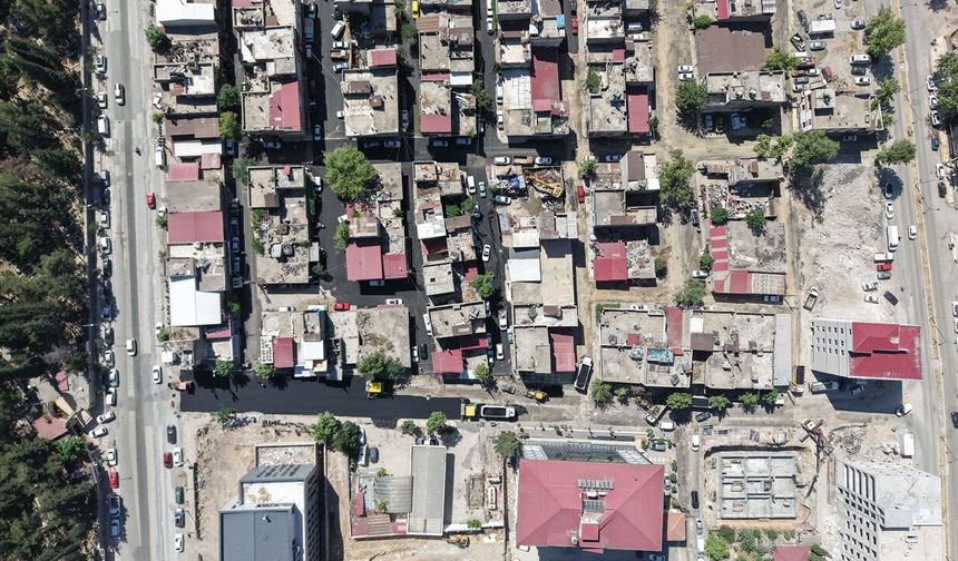 Kahramanmaraş'ta yollar modern sıcak asfaltla yenileniyor, esnaftan tam not alıyor