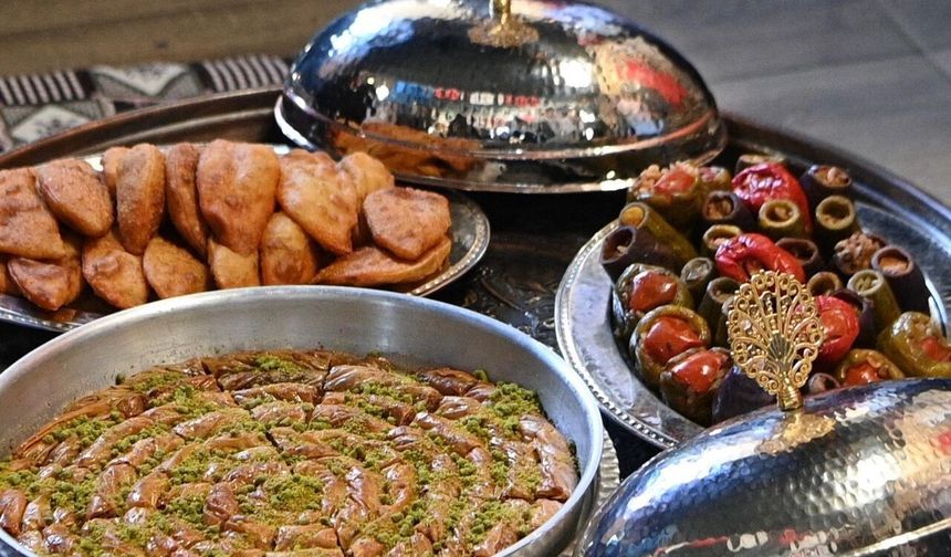 Kahramanmaraş, Türk Mutfağı Haftası’nda 600 tarifle gastronomi kitabı tanıttı!
