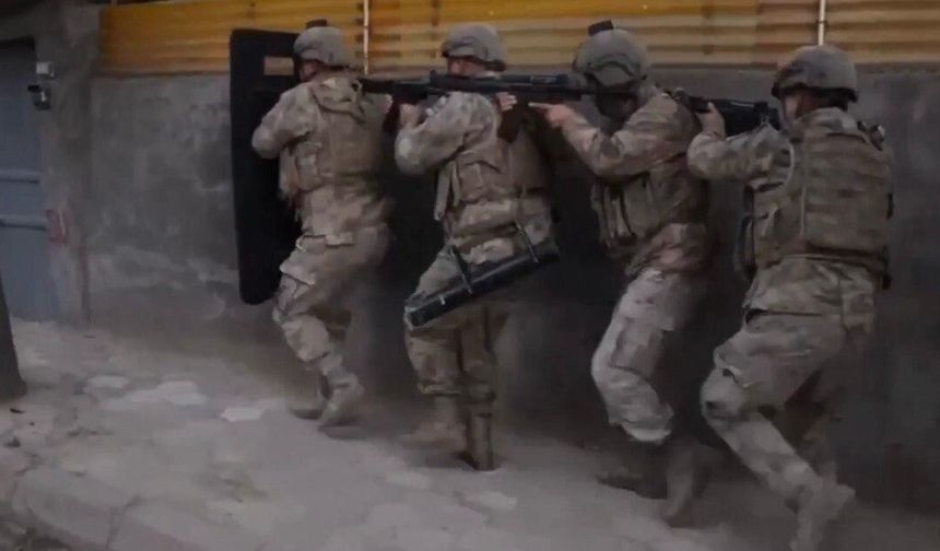 Kahramanmaraş’ta eş zamanlı silah operasyonu: 5 gözaltı
