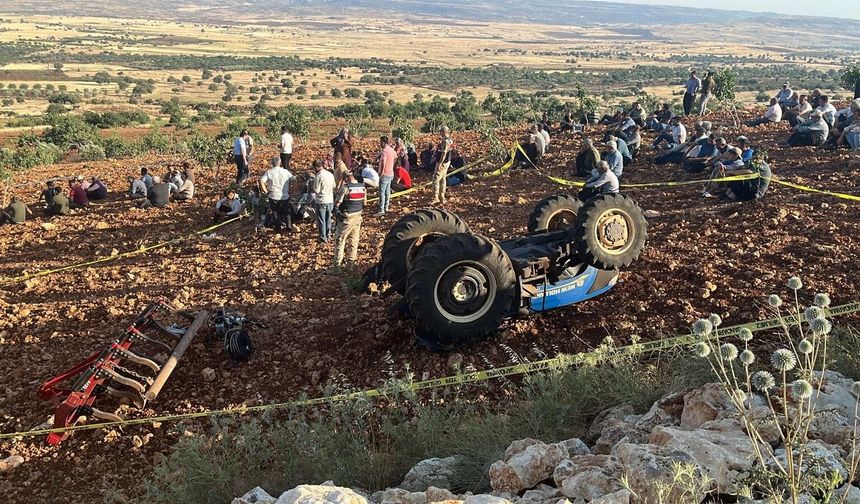 Pazarcık'ta traktör devrildi: 50 yaşındaki sürücü hayatını kaybetti
