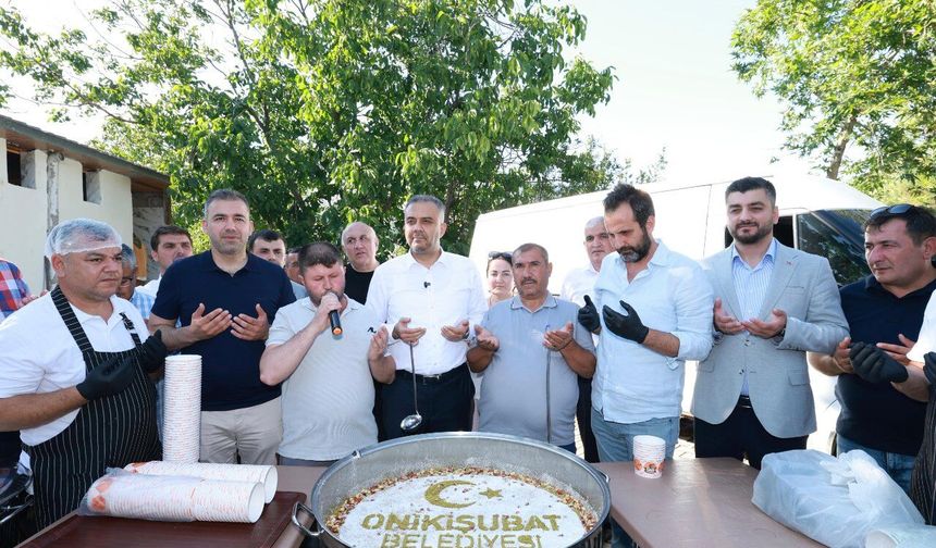 Başkan Toptaş, Dönüklü Mahallesi sakinleriyle aşure sofrasında buluştu