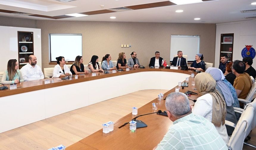 Tekstil ve moda sektörü için üniversite-sanayi iş birliği toplantısı yapıldı