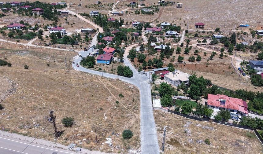 Afşin Emirli'nin yolları kilit parke oluyor