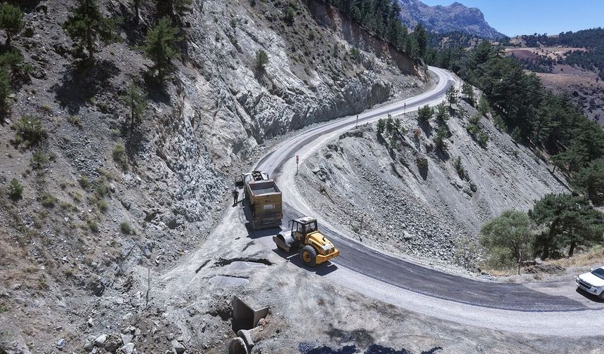 Ekinözü'nde 23 kilometrelik yolda asfalt çalışması