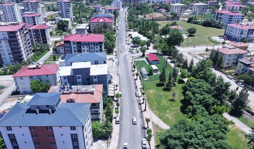 Elbistan'da asfalt seferberliği: Yeni yollar, modern görünüm!