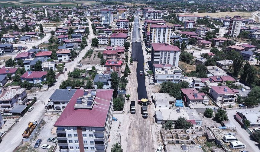Elbistan'ın Darende Caddesi modern güvenli ulaşım için baştan