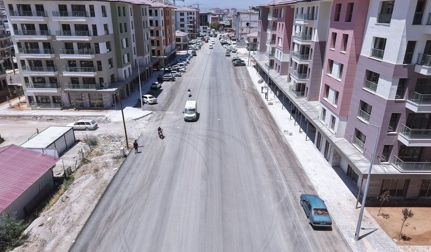Elbistan Hacı Esat Efendi Caddesi’nde asfalt seferberliğinde ilk etap tamamlandı