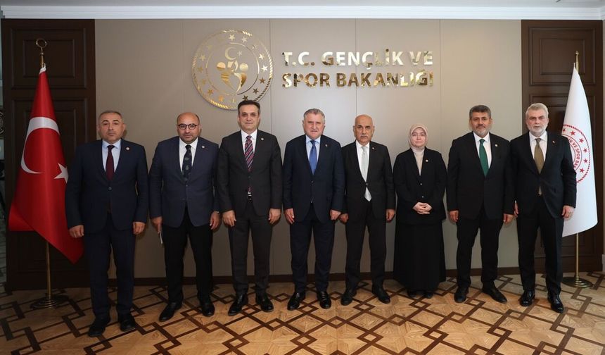 AK Parti Kahramanmaraş heyetinden Gençlik ve Spor Bakanı Bak'a ziyaret