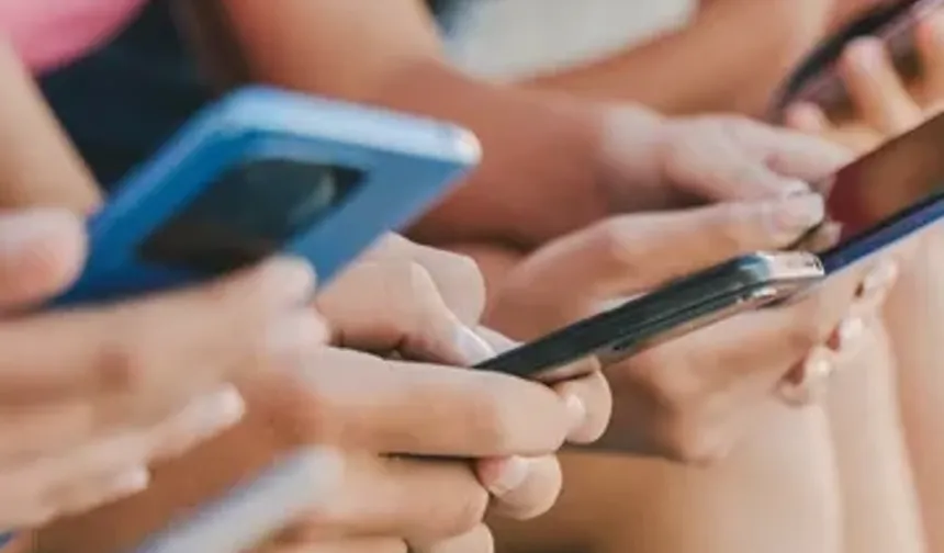 'Dijital Obezite' uyarısı! Fazla içerik tüketimi beyni yoruyor