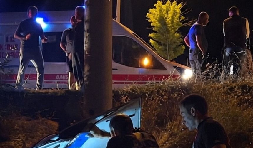 Kahramanmaraş Göksun'da elektrik direğine çarpan otomobilin sürücüsü hayatını kaybetti