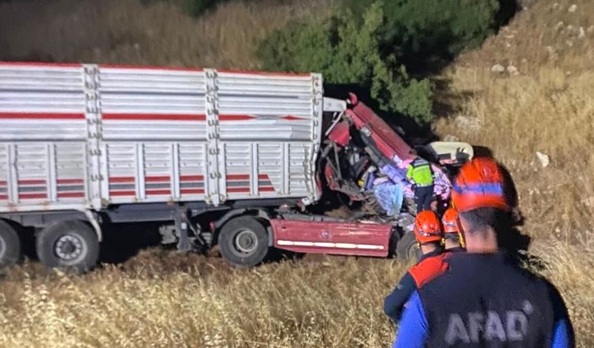 Kahramanmaraş’ta tır kazası: Şarampole uçan aracın sürücüsü yaralandı