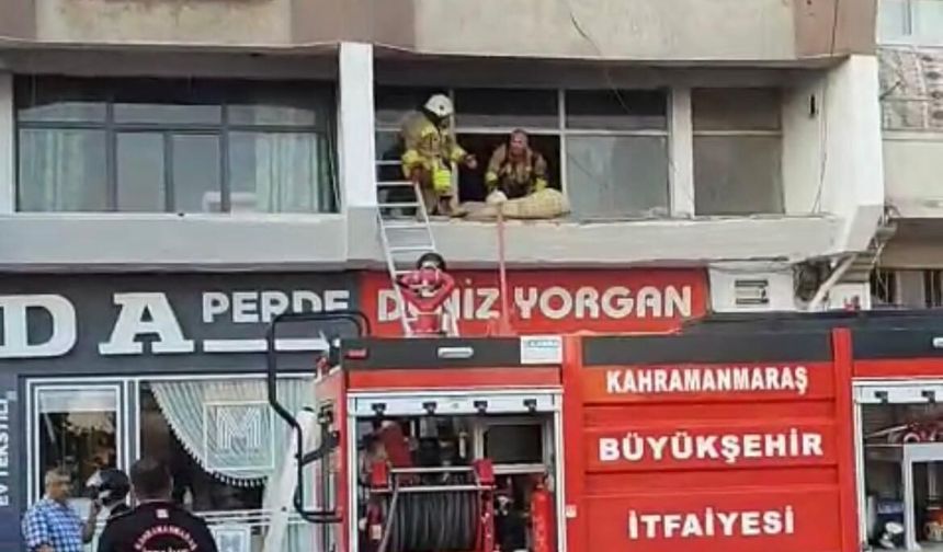 Kahramanmaraş'ta tarihi kalenin karşısındaki iş yerinde yangın çıktı
