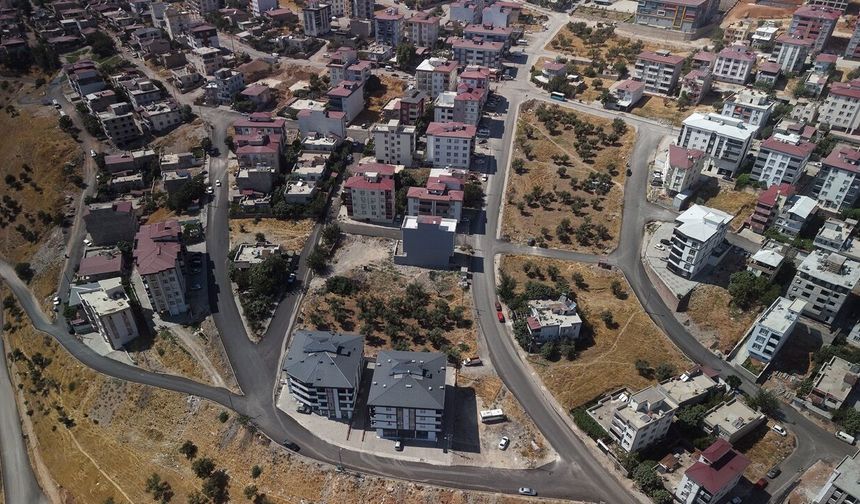 Kahramanmaraş'ta Aslanbey Mahallesi sıcak asfaltla yenileniyor