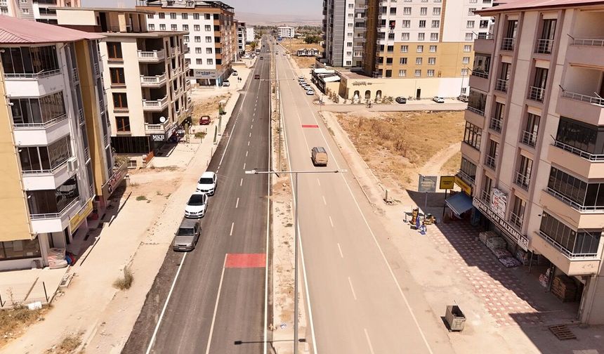 Elbistan Dr. Devlet Bahçeli Bulvarı’nda Asfalt Çalışması Tamamlanıyor