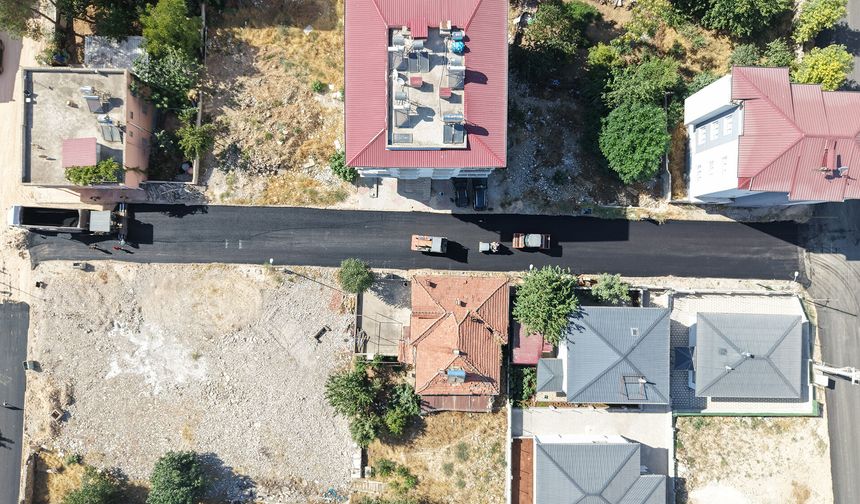 Pazarcık'ta Büyükşehir Belediyesi'nden dev asfalt seferberliği ile yollar yenileniyor