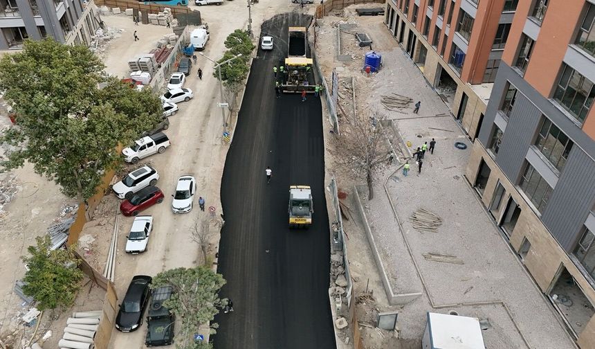 Büyükşehir, Elbistan’da Sıcak Asfalt Yatırımlarını Sürdürüyor