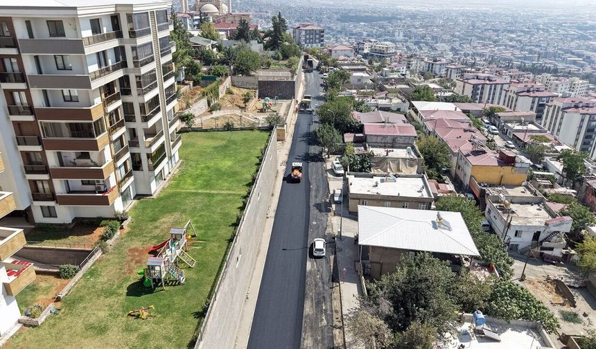 Büyükşehir, Kâtip Çelebi Caddesi’nde Asfalt Mesaisini Sürdürüyor