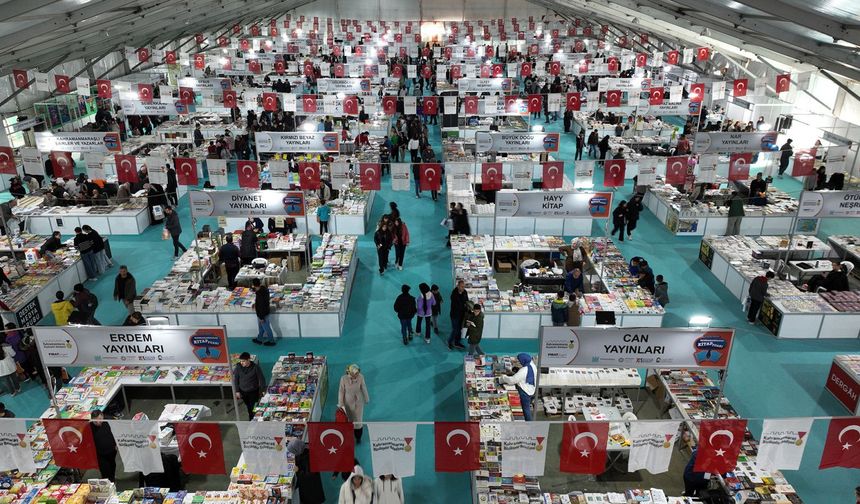 Kitap Fuarının İkinci Günü Dopdolu Geçecek
