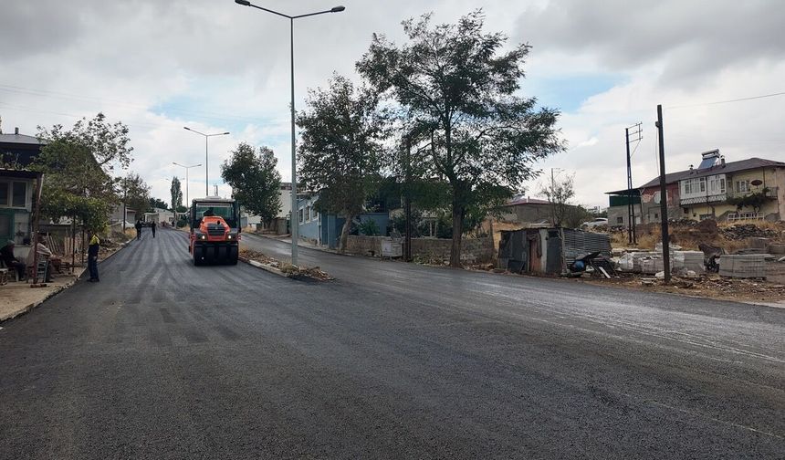 Büyükşehir’den Ekinözü’nde Altyapının Ardından Asfalt Mesaisi