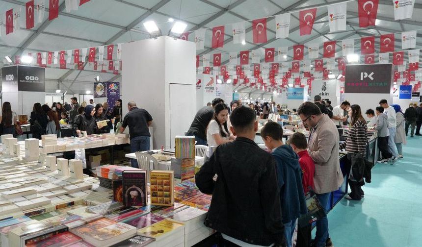 Anadolu’nun En Büyük Kitap Fuarı İkinci Gününde Doldu Taştı