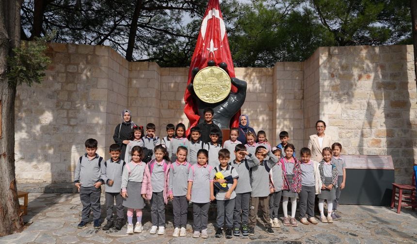 Büyükşehir, Edebiyat Şehri’nde Çocukların Dünyasını Kitaplarla Renklendiriyor