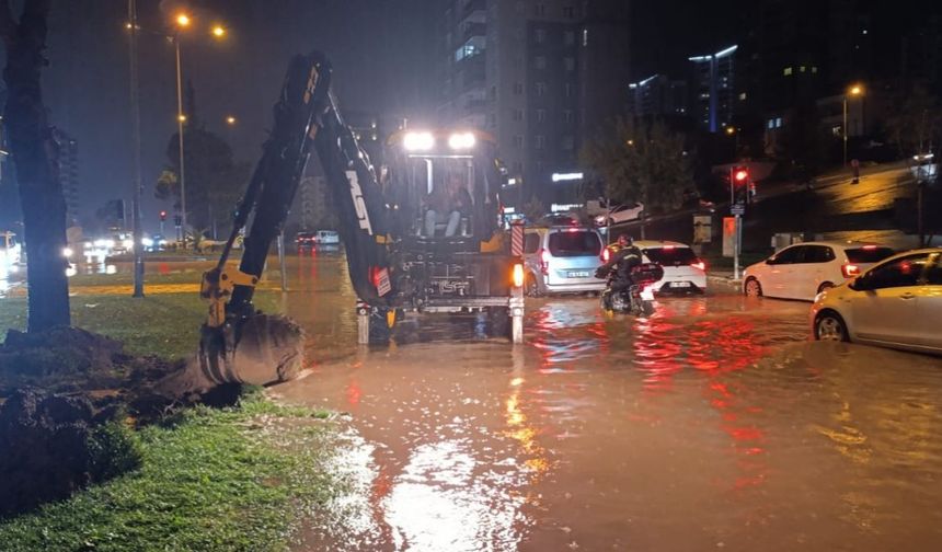 Büyükşehir’den Tüm Birimleriyle Şiddetli Yağışa Karşı Seferberlik