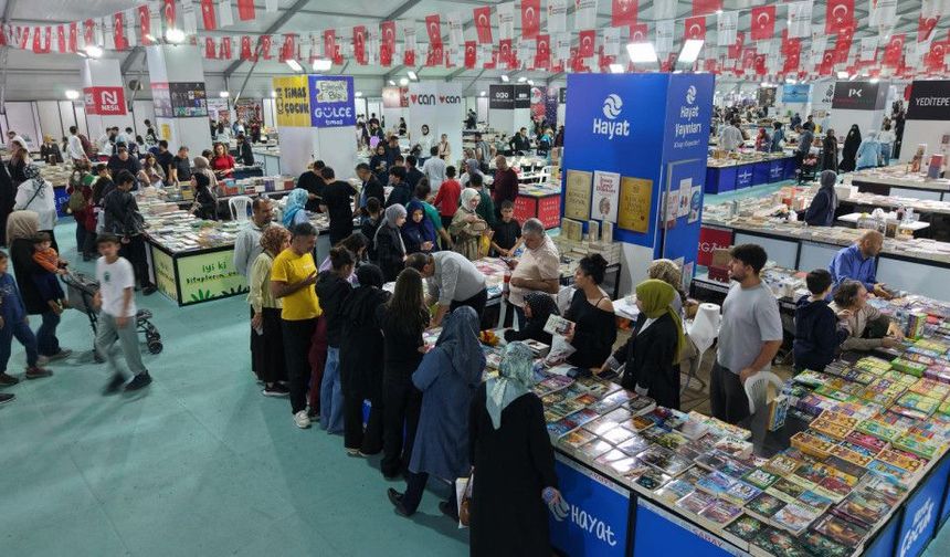 Büyükşehir’in Kitap Fuarı Dokuzuncu Gününde de Ziyaretçi Akınına Uğradı