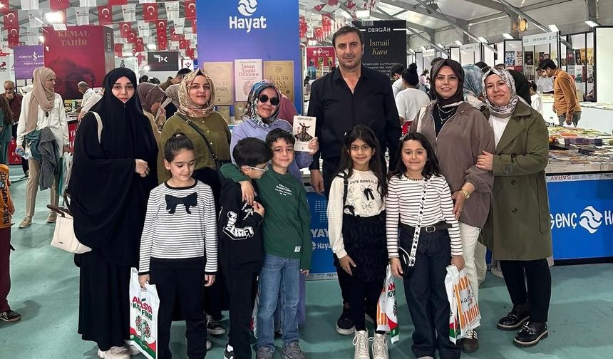 Selma Öğretmen ve öğrencileri kitap fuarında yazarlarla buluştu